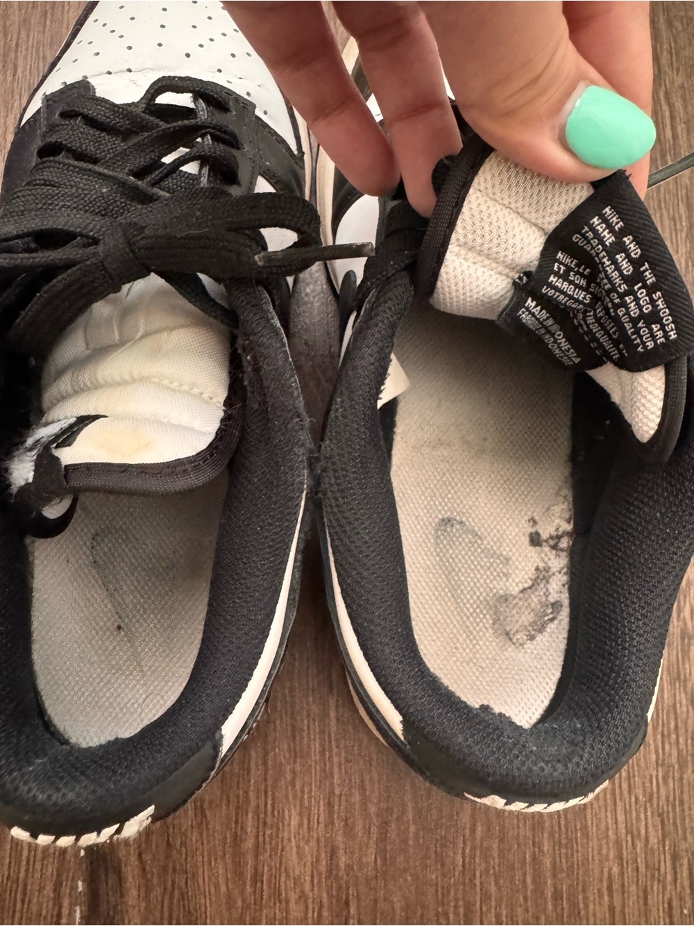 Nike Womens Black & White Low-Top Sneakers - Picture 5 of 5